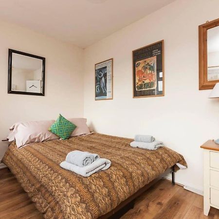 Central Camden Flat With Terrace For 4 People London Bagian luar foto