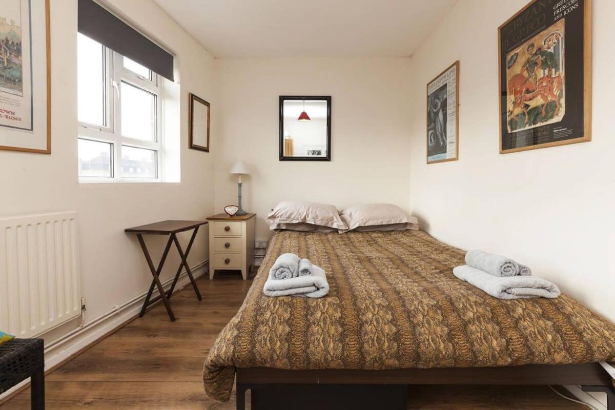 Central Camden Flat With Terrace For 4 People London Bagian luar foto